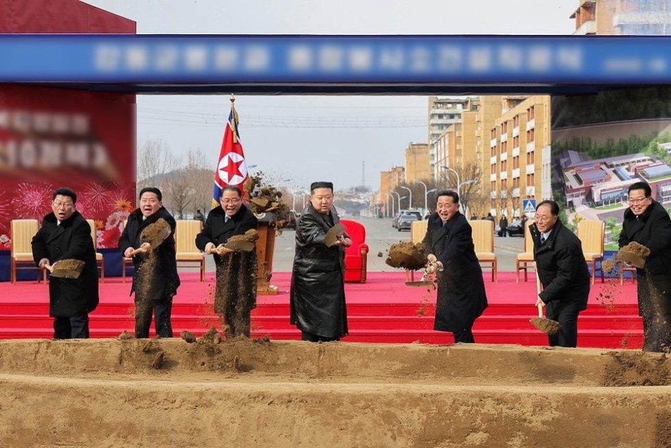 Нажмите на изображение для увеличения.

Название:	kim-chen-yn_201.jpg
Просмотров:	500
Размер:	167.8 Кб
ID:	4518466