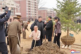 Нажмите на изображение для увеличения.

Название:	Ким-ЧЕн-Ын-деревья-008-1536x1018.jpg
Просмотров:	10
Размер:	501.4 Кб
ID:	4556503